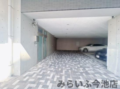 【駐車場】 | ブリス | 屋根付き駐車場
