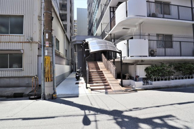 【エントランス】 | マンハイム難波 | 嬉しいペット飼育可能(規約による制限有)なマンションです♪