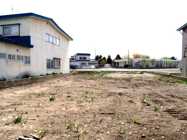 【外観】 | 黒石市花園町　土地90坪　更地 | 奥から撮影