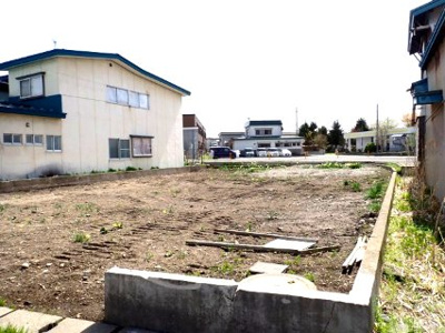 【前面道路含む現地写真】 | 黒石市花園町　土地90坪　更地