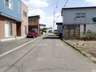 【前面道路含む現地写真】 | 黒石市花園町土地(古家付き)