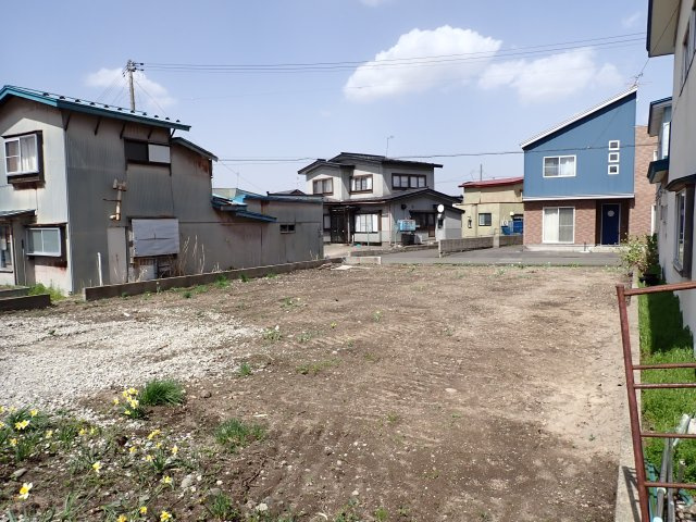 【外観】 | 黒石市花園町　土地90坪　更地 | 奥から撮影
