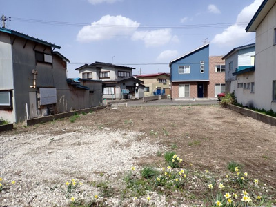 【外観】 | 黒石市花園町　土地90坪　更地 | 奥から撮影