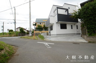 【前面道路含む現地写真】