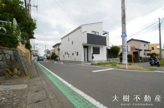 【前面道路含む現地写真】