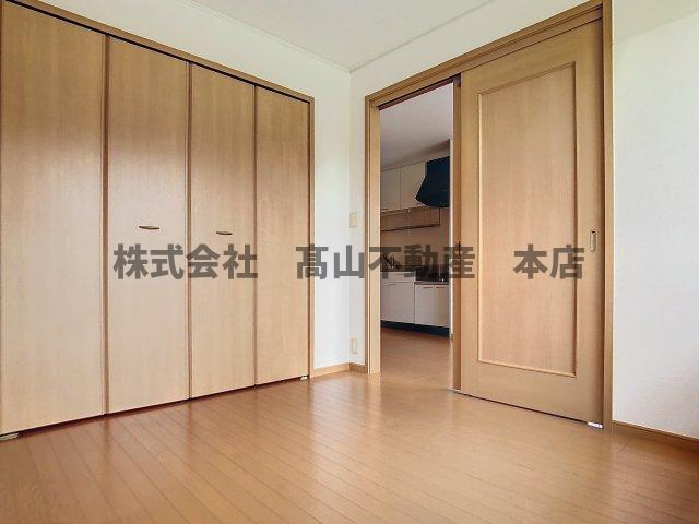 カルム・ヴィラⅡの居間・リビング