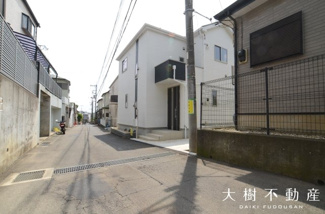 【前面道路含む現地写真】