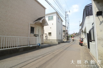 【前面道路含む現地写真】 | 海老名市国分南４丁目　新築戸建て　全１棟　【仲介手数料無料】