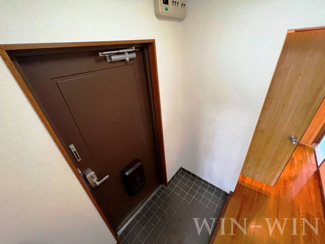 ナカスギマンションの玄関