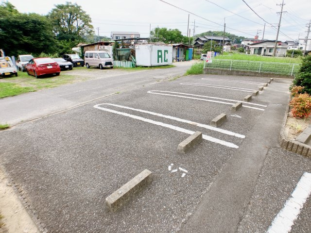 マーヴェラスⅢの駐車場