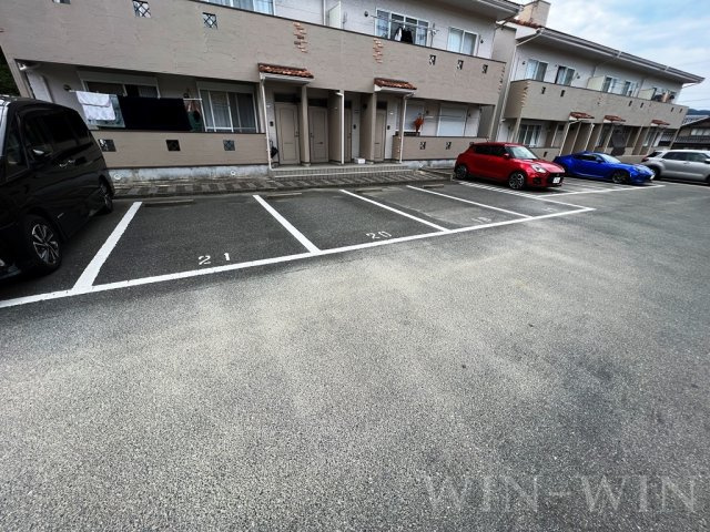 ミラノヴィレッジ Bの駐車場