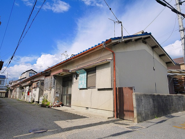 奥田貸家の外観|レトロな外観です。