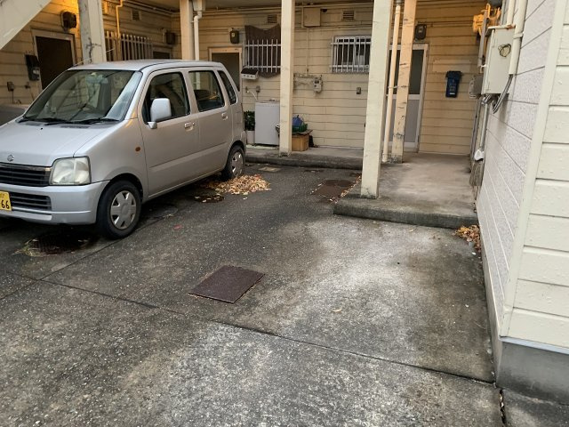 新和歌ハイツの駐車場