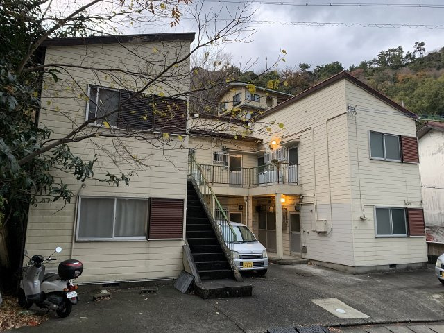 新和歌ハイツの外観