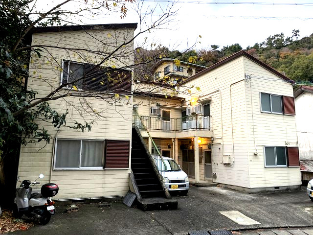 新和歌ハイツの外観