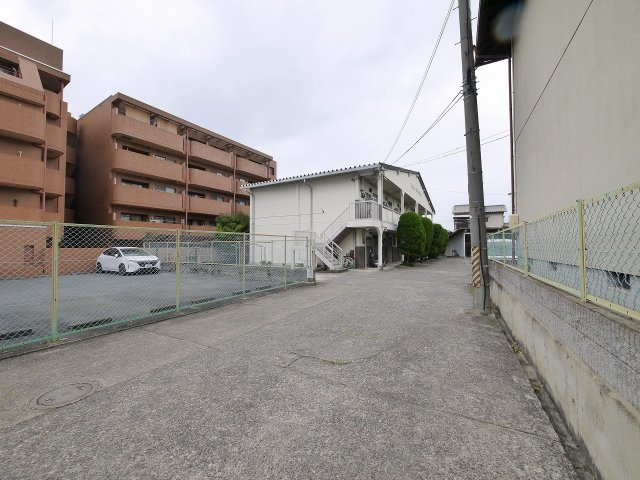 メゾン紀寺モータープールの駐車場