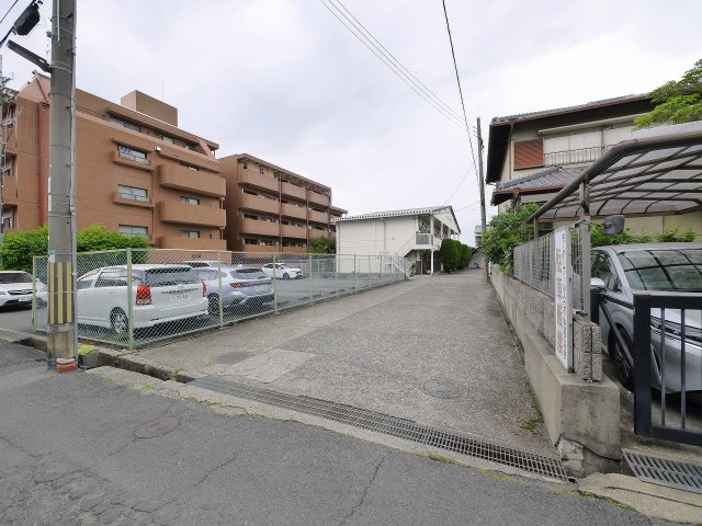 メゾン紀寺モータープールの外観