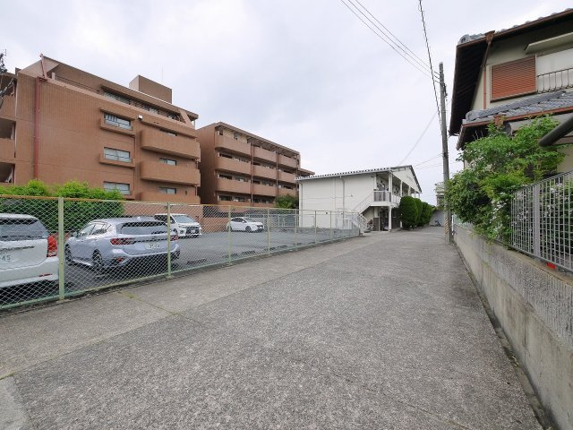 メゾン紀寺モータープールの駐車場