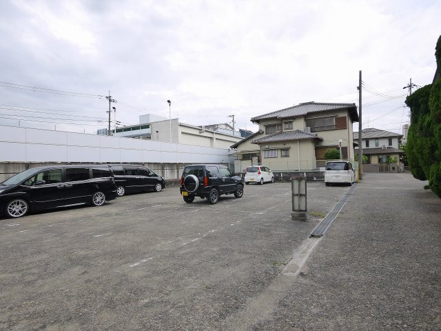 メゾン紀寺モータープールの外観