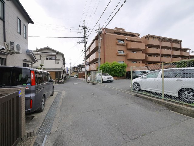 メゾン紀寺モータープールの外観