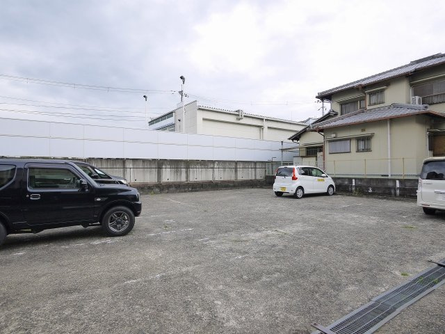 メゾン紀寺モータープールの駐車場