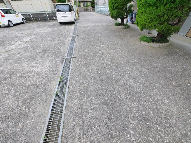 メゾン紀寺モータープールの駐車場