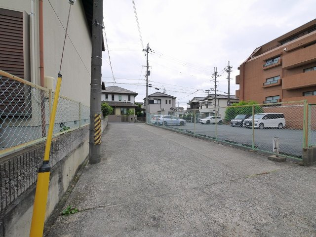 メゾン紀寺モータープールの駐車場