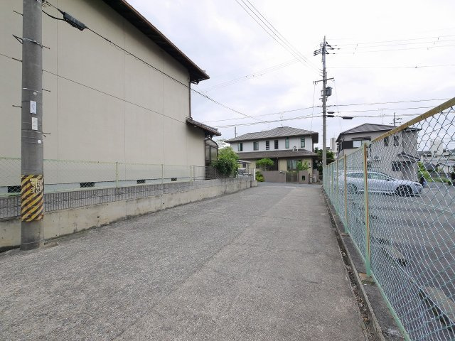 メゾン紀寺モータープールの駐車場