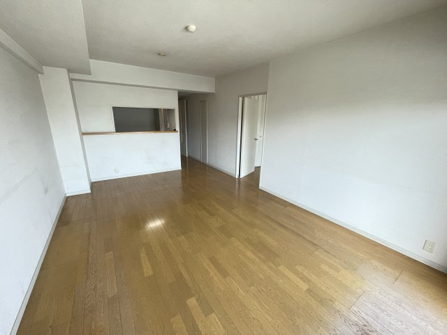 西宮市薬師町の賃貸マンションの居間・リビング