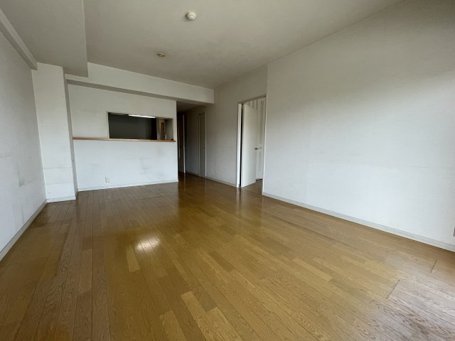 西宮市薬師町の賃貸マンションの居間・リビング