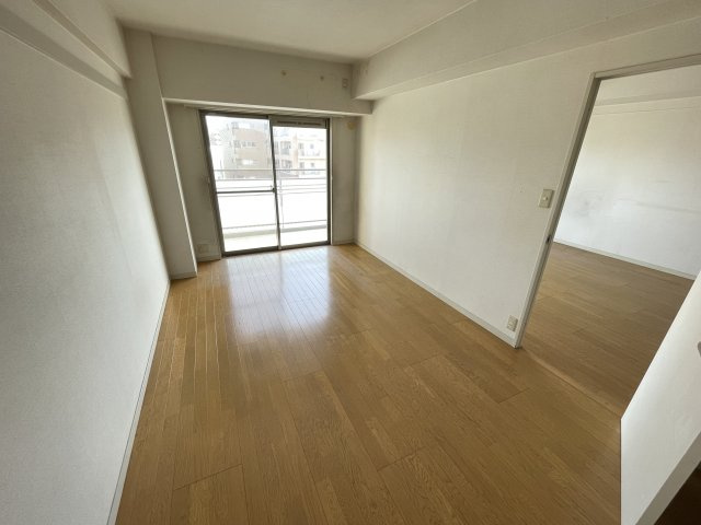 西宮市薬師町の賃貸マンションの居間・リビング