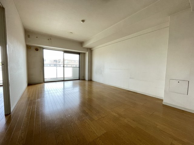 西宮市薬師町の賃貸マンションの居間・リビング