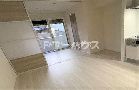 千葉市花見川区検見川町３丁目のアパートの居間・リビング