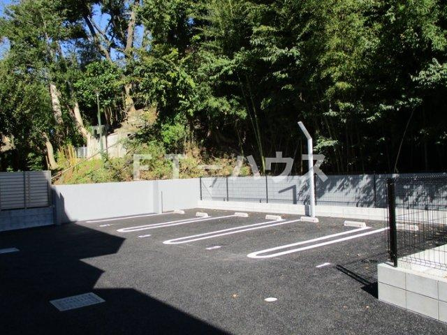 千葉市花見川区検見川町３丁目のアパートの駐車場