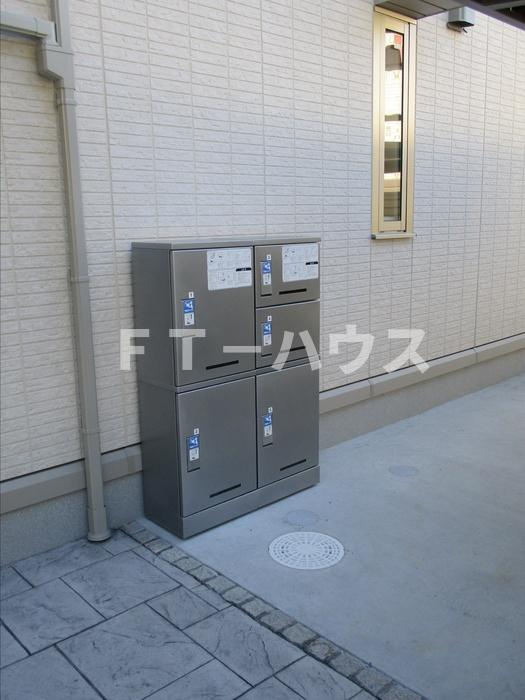 千葉市花見川区検見川町３丁目のアパートのロビー|宅配BOX