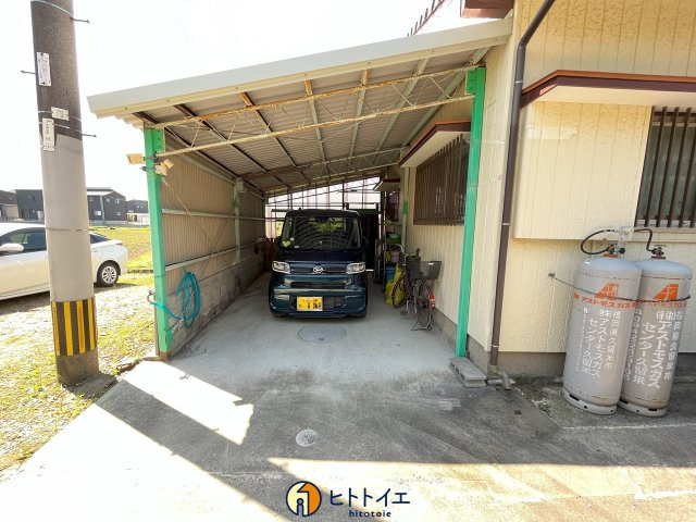 宅間田中古住宅の駐車場