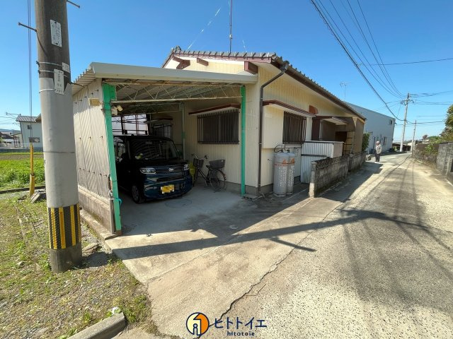 宅間田中古住宅の前面道路含む現地写真