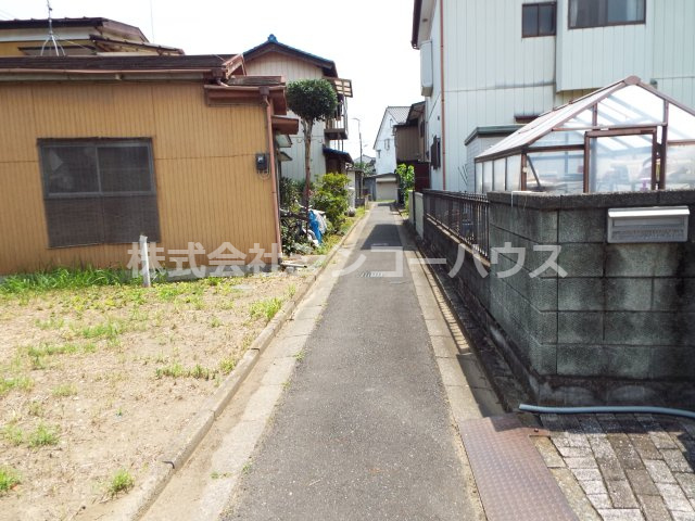 【前面道路含む現地写真】 | 加須市柳生　土地 | 建築する場合には建築後退を要します。