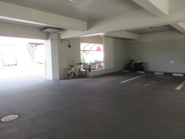 ブランベール大久保の駐車場