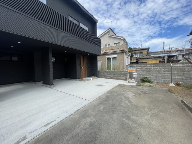 東区中山1丁目　新築戸建の駐車場