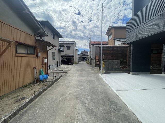 東区中山1丁目　新築戸建の前面道路含む現地写真