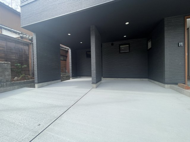 東区中山1丁目　新築戸建の駐車場