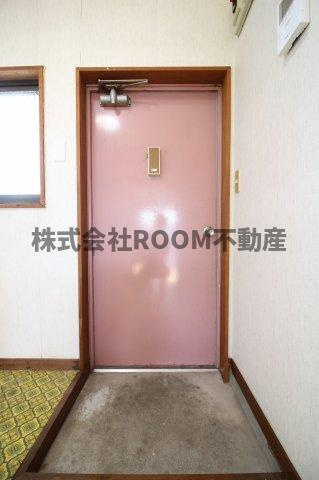 大王ハイツの玄関