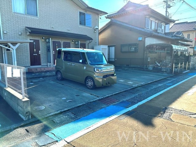 ラミアコートの駐車場