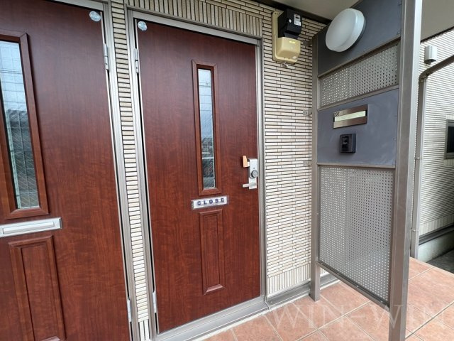 ラミアコートの玄関