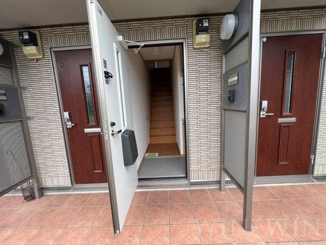 ラミアコートの玄関