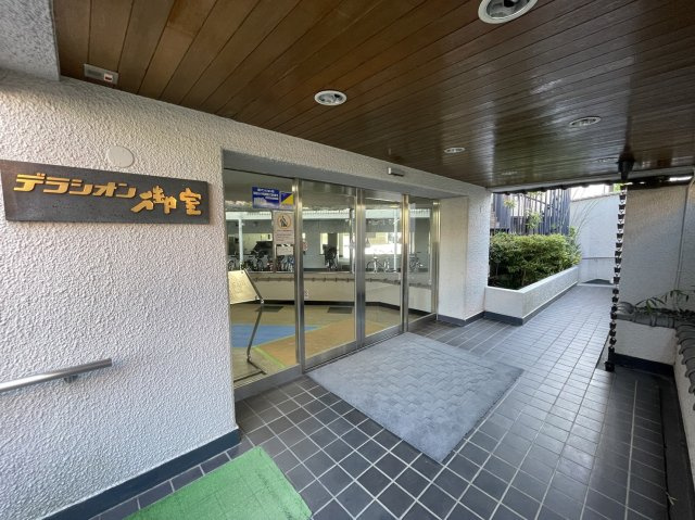 デラシオン御室のエントランス|エントランスはオートロックです。
