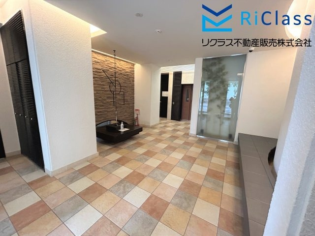 ファスタージュ相楽園のエントランス|毎日通るエントランスはこのようになっています