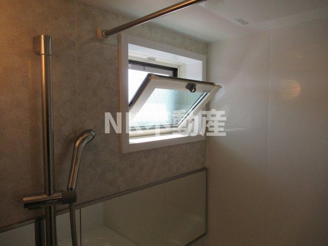 【浴室】 | セレナヴィラ小阪W（河内小阪賃貸） | お風呂に窓があります