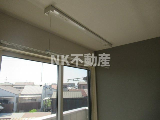 【設備】 | セレナヴィラ小阪W（河内小阪賃貸） | 室内物干しです